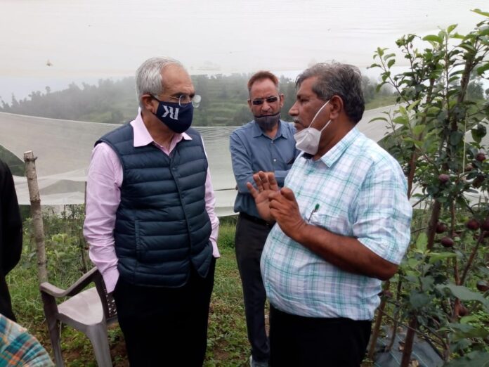 भीमताल/ नैनीताल : सेब बगान देखने कहाँ पहुंचे नीति आयोग के उपाध्यक्ष राजीव कुमार